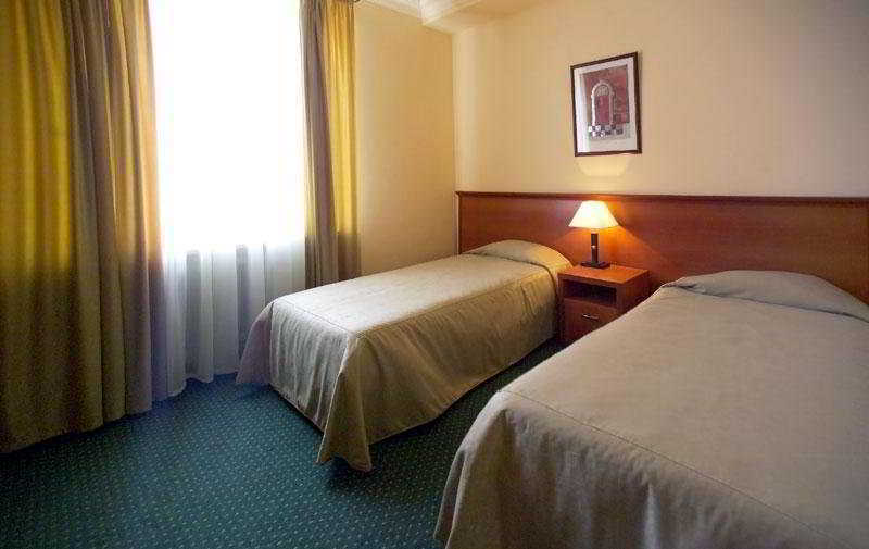 阿韦亚特斯酒店 耶烈万 客房 照片
